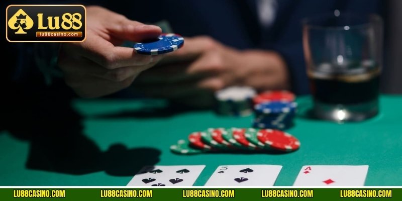 Thay đổi mức mức cược dựa vào bộ ba lá anh em đang giữ