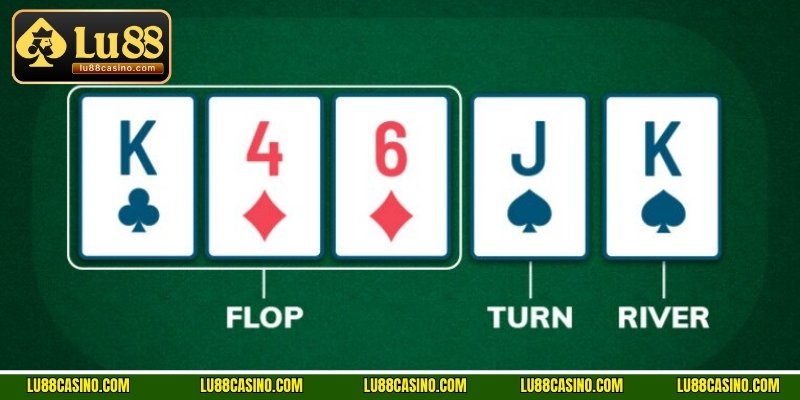 Vòng Flop sẽ lật 3 lá chung ở giữa bàn lên